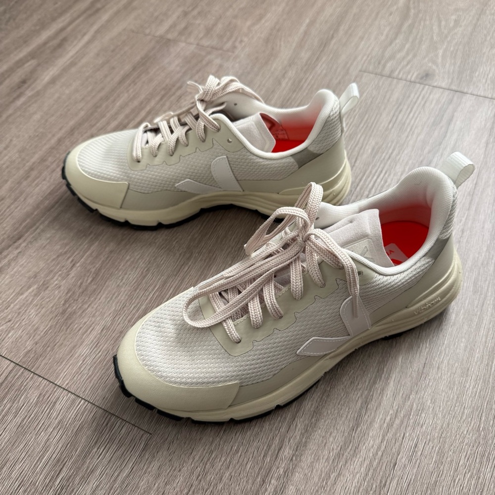 NEW Veja Dekkan Sneaker 37/6 - Picture 2 of 8